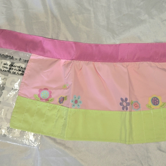 Avon Other - Avon Pink and Green Kids Floral Gardening Iron On Letters For Your Name Apron